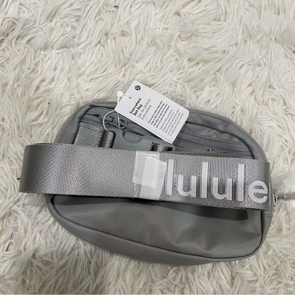 NWT lululemon everywhere belt bag silver drop white wordmark extended strap - Picture 2 of 5